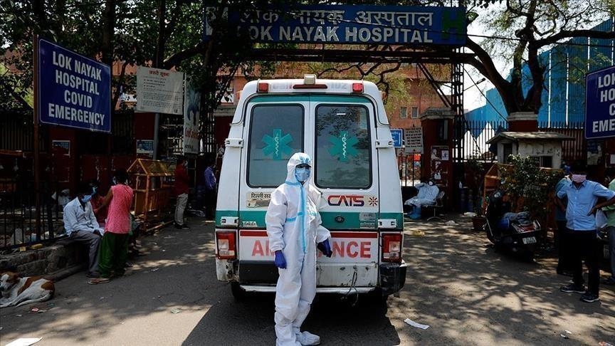 Daily COVID-19 deaths fall under 1,600 in India