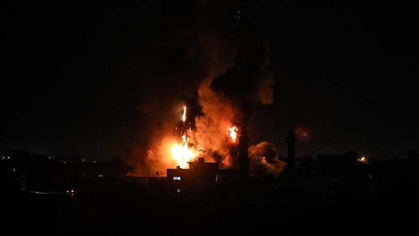 Les avions de combat israéliens bombardent plusieurs cibles dans la Bande de Gaza