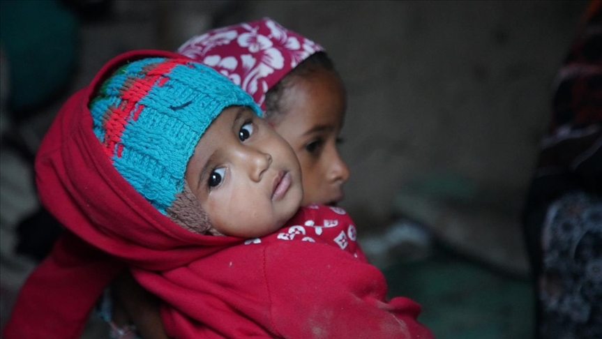 Mujeres y niños en los campos de refugiados yemeníes pagan el precio de la guerra