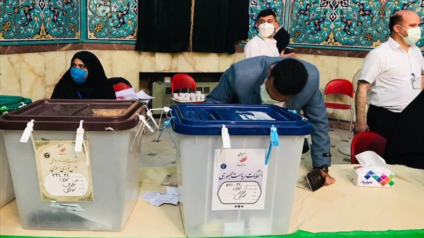 زمان رای‌گیری در انتخابات ایران برای چهارمین بار تمدید شد