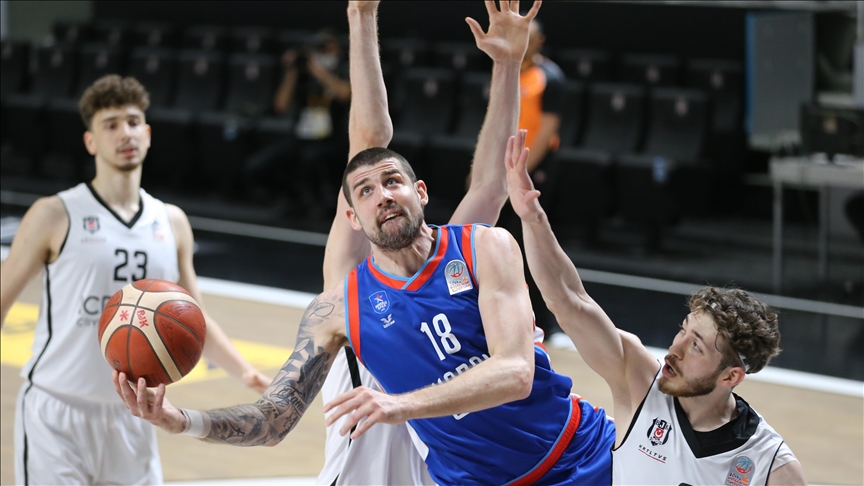 Anadolu Efes, Moerman ile sözleşmeyi bir yıllığına uzattı