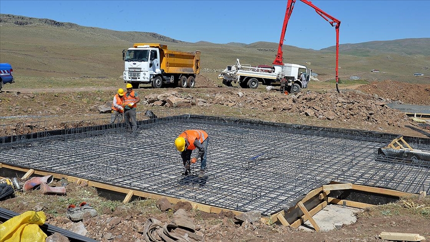 Bingöl depreminden etkilenen Erzurum’da depremzedeler için yapılacak 575 konutun temeli atıldı