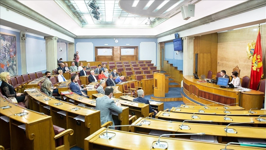 Парламент Черногории принял законопроект о геноциде в Сребренице