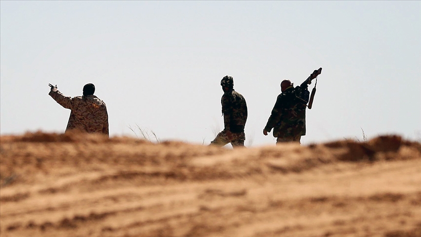 Darbeci Halife Hafter’e bağlı milisler, Libya-Cezayir sınırını kapalı askeri bölge ilan etti