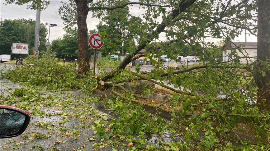 De violentes intempéries en cours en Île-de-France