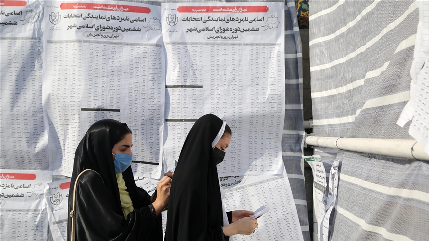 Voting in Iran's presidential poll extended after complaints by candidates