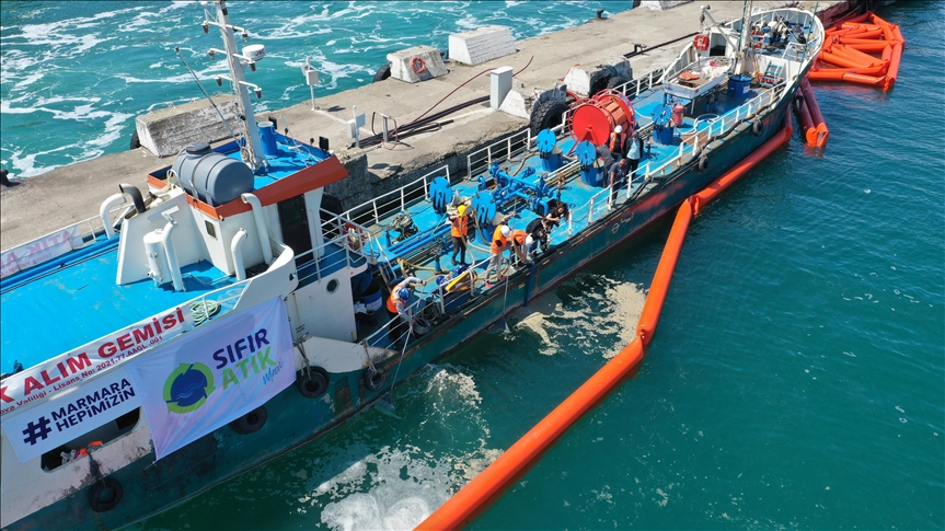 Bakan Kurum, Marmara Denizi'nden 11 günde 4 bin 202 metreküp müsilaj temizlendiğini bildirdi