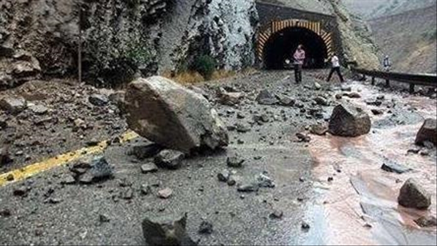 ریزش کوه در استان ایلام ایران 2 کشته و زخمی بر جای گذاشت