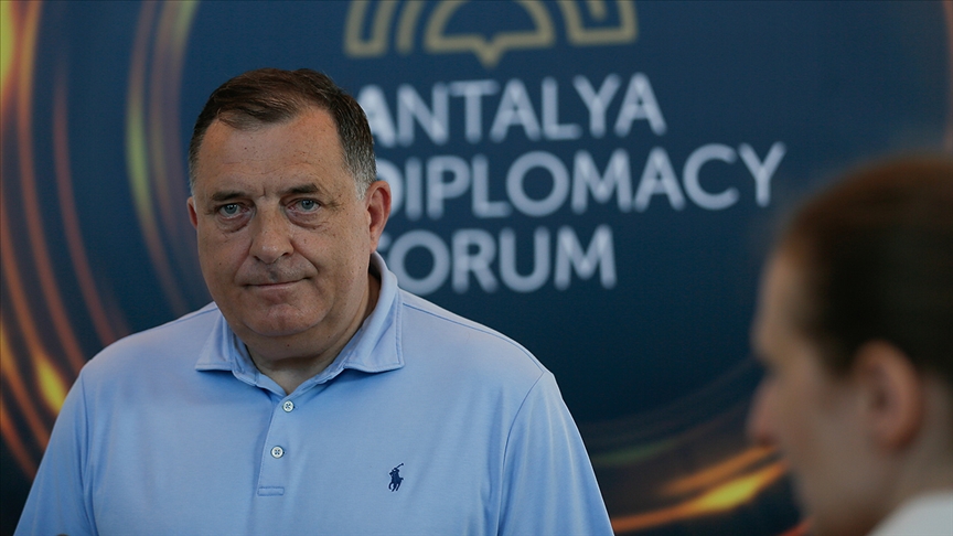 Bosna Hersek Devlet Başkanlığı Konseyi Başkanı Dodik, ekonomiyi ayağa kaldırmanın yollarını aradıklarını söyledi