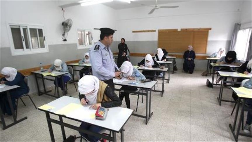 بكاميرات مراقبة وقطع الإنترنت.. 3 دول عربية تحاصر غش الامتحانات