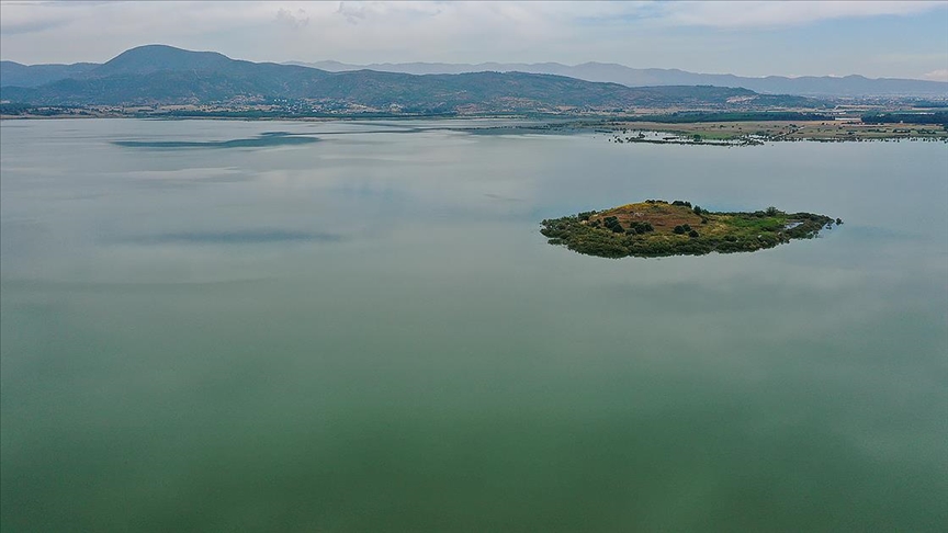 İzmir İl Sağlık Müdürlüğü, şikayetler nedeniyle şebeke suyu analizi için 18 noktadan numune aldı