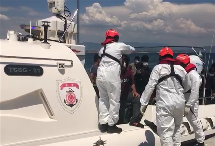 Ege Denizi'nde Türk kara sularına itilen 100 sığınmacı kurtarıldı