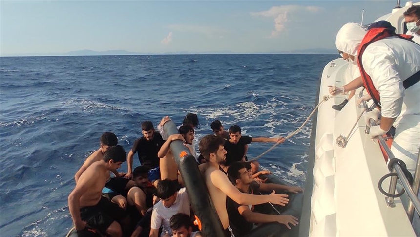 У берегов Турции спасены 100 беженцев, выдворенных из Греции