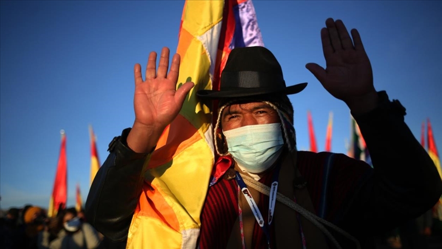 Los pueblos originarios de Bolivia celebran el solsticio y reciben