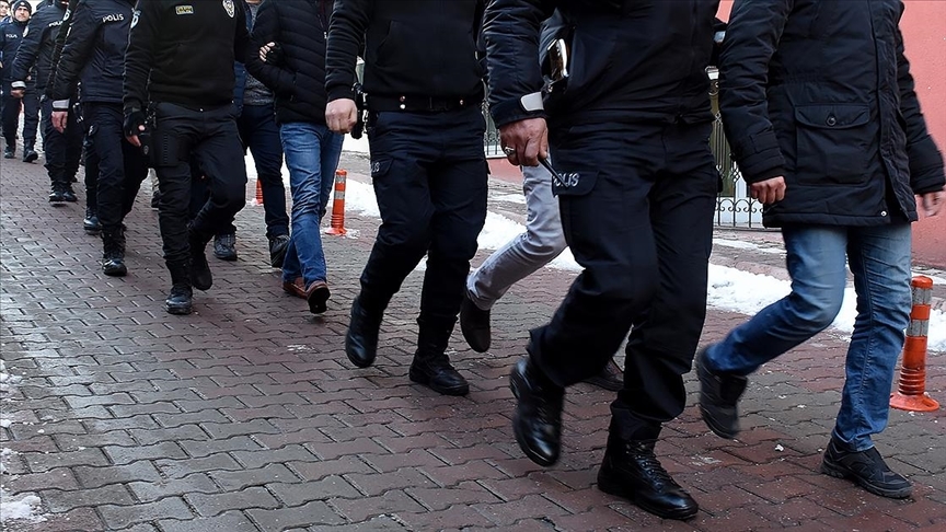 FETÖ'nün TSK yapılanmasına yönelik İzmir merkezli soruşturmada 98 zanlı gözaltına alındı