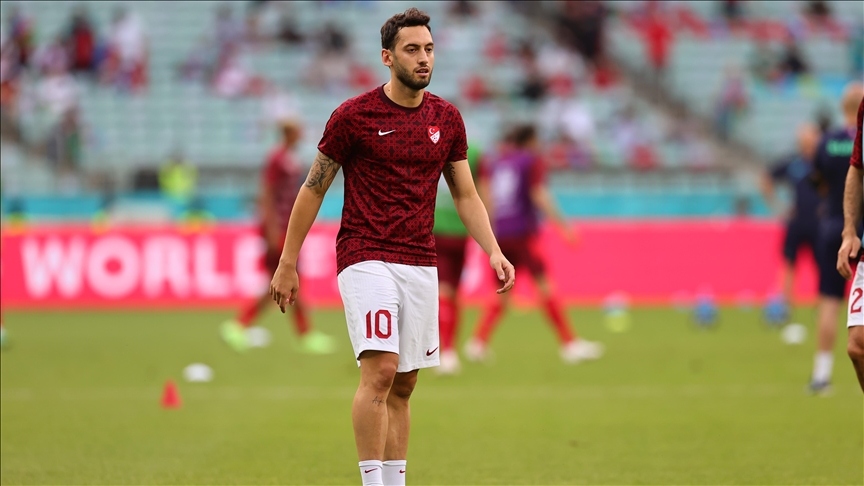 Turkish midfielder Calhanoglu joins Inter Milan from city rivals AC Milan