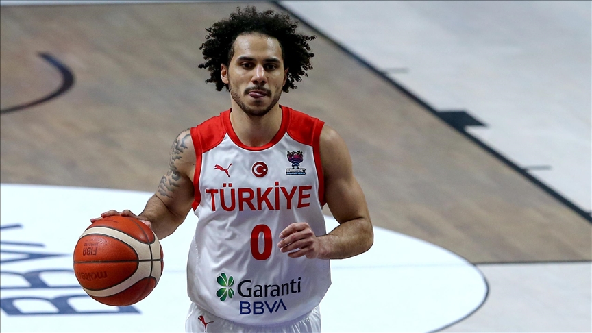 Turkish basketball team dismayed over playmaker Larkin's injury