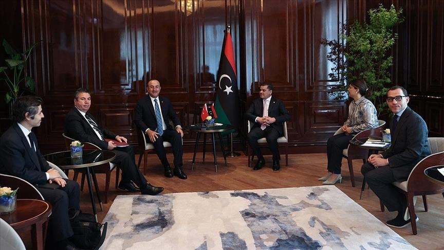 Чавушоглу во пресрет на 2. Конференција во Берлин се состана со либискиот премиер Дбеибе