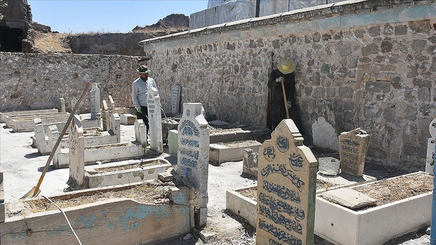 Kerkük'teki Türk Şehitliği TİKA tarafından yenilenmeye başladı