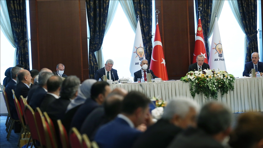 أردوغان يلتقي نوابا من "العدالة والتنمية" في أنقرة
