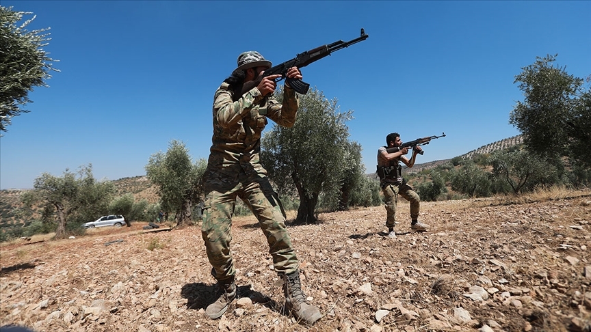 Suriye'de YPG/PKK'lı teröristlerin askeri muhaliflerin cephe hattına saldırısında 4 SMO askeri öldü