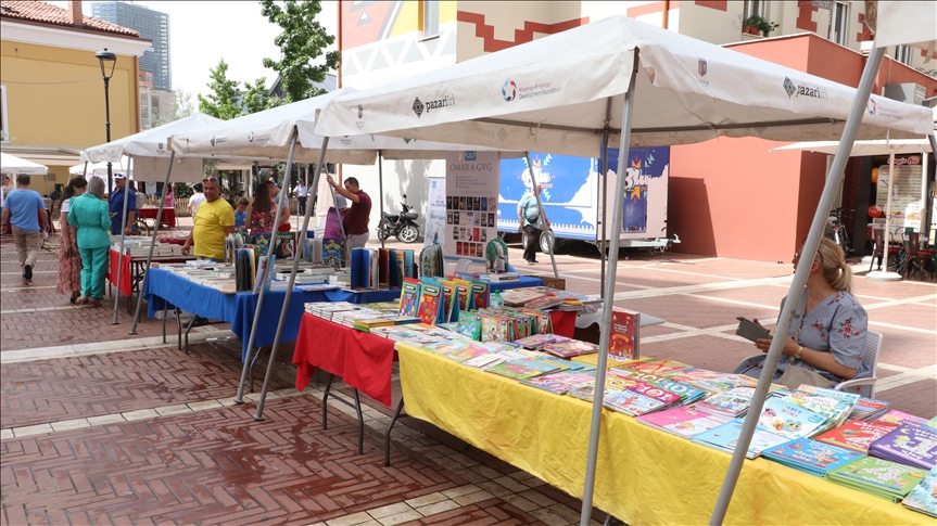 Shqipëri, hapet panairi i librit për fëmijë dhe të rinj