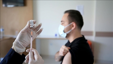 Sağlık Bakanlığınca uygulanan birinci ve ikinci doz aşı miktarı 45 milyonu aştı
