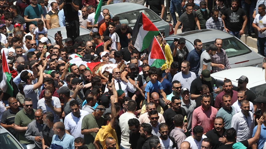 Filistin makamlarınca gözaltına alındıktan sonra hayatını kaybeden Filistinli muhalif Benat toprağa verildi