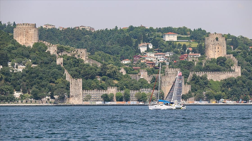 Teknesiyle ufukları aşan yelkenci, Türk denizlerini boydan boya geziyor