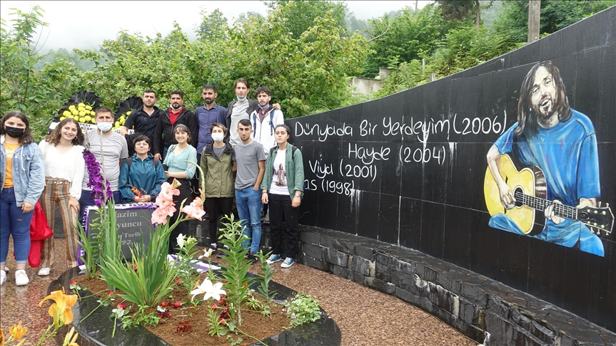 Sanatçı Kazım Koyuncu, vefatının 16. yılında Artvin'deki ...