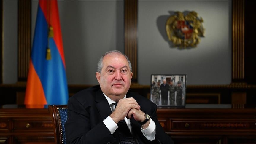 Президент Армении уволил начальников двух управлений в структуре ВС