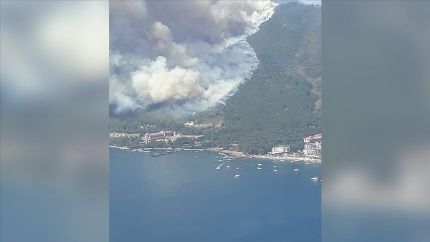 Incendios forestales en el suroeste de Turquía dejan un bombero muerto