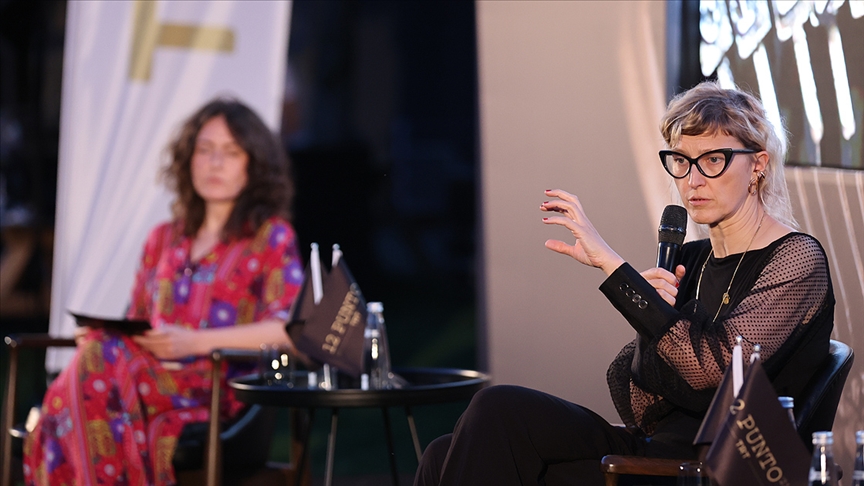 '12 Punto', ödüllü film 'Quo Vadis Aida?'nın ödüllü yönetmenini ağırladı