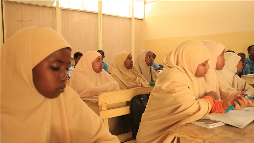 Las niñas abandonan la escuela a un ritmo alarmante en Somalia