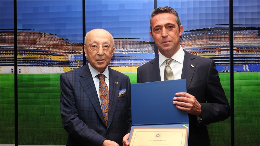 Fenerbahçe'de Ali Koç başkanlığındaki yönetim kurulu, mazbatalarını aldı