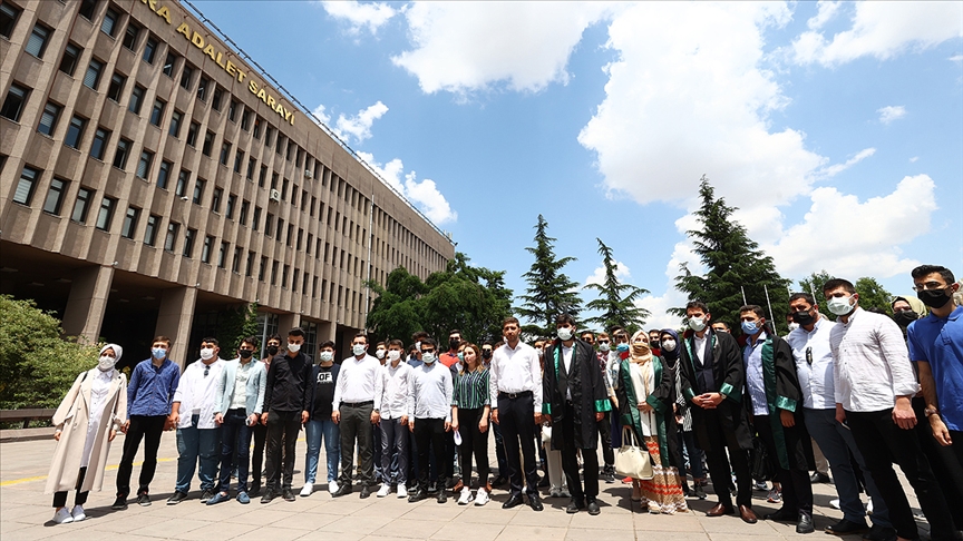 Üniversite sınavına giren gençler, CHP Genel Başkanı Kılıçdaroğlu'na 1 liralık manevi tazminat davası açtı