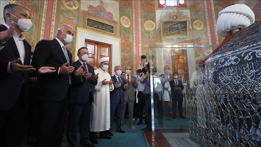 Kabe Kuşağı Fatih Sultan Mehmet'in Türbesi'ne yerleştirildi