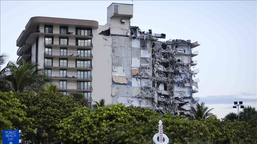 El derrumbe de un edificio en Miami-Dade deja hasta el momento 11 muertos y más de 150 desaparecidos