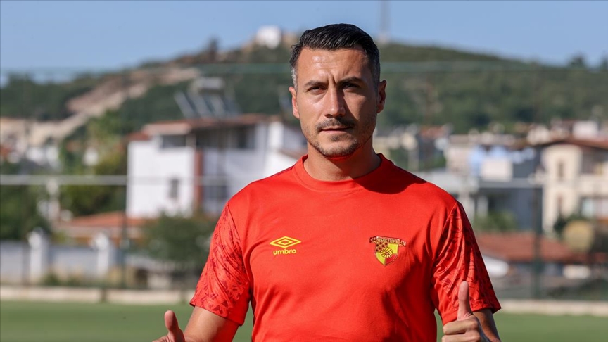 Göztepeli futbolcu Adis Jahovic: İyi performans sergilemek için her şeyi yapacağız