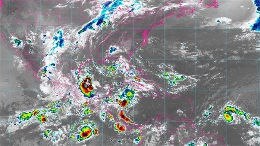 La tormenta tropical Enrique mantiene las lluvias fuertes en el noroeste y occidente de México