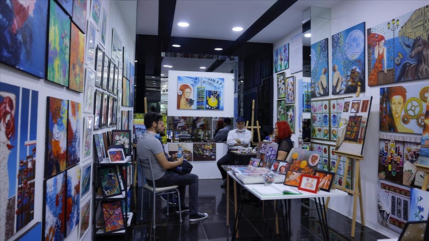 أول مرسم عربي في تركيا يرى النور على يد فنانة سورية (مقابلة)