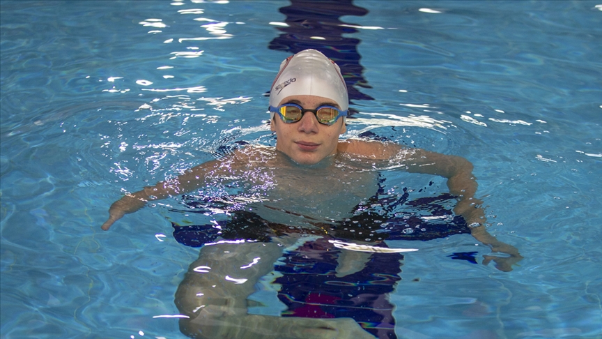 Paralimpik milli yüzücü Koral Berkin Kutlu ile milli eskrimci Hakan Akkaya'dan olimpiyat kotası
