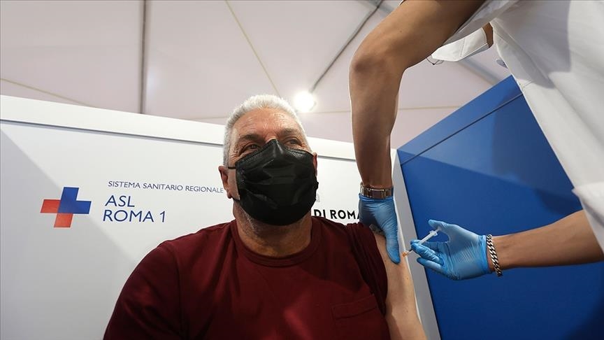 Число примененных доз вакцины от коронавируса в мире превысило 3,04 млрд