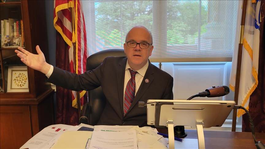 Congresista estadounidense Jim McGovern: 'Quiero asegurarme de que nada de nuestro dinero vaya a la Policía de Colombia'