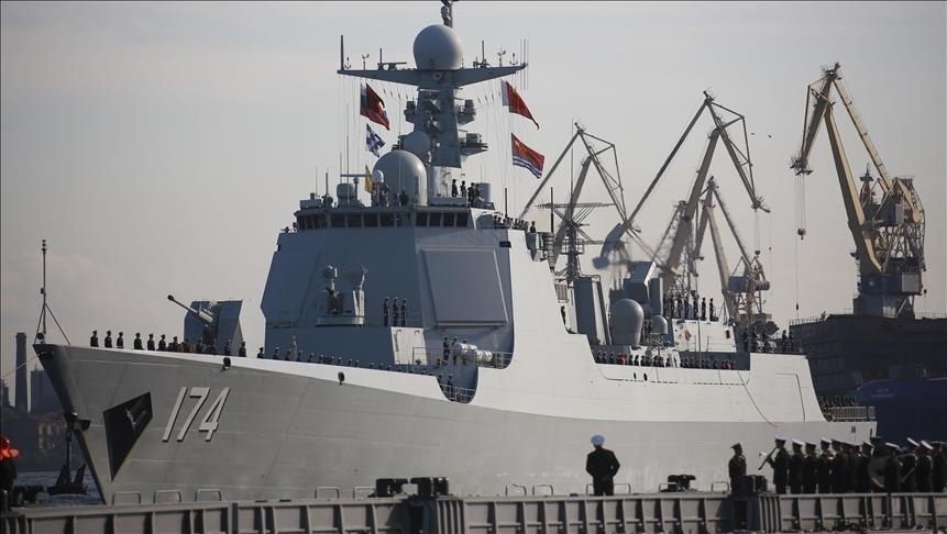 TNI kerahkan dua kapal perang evakuasi kapal feri tenggelam di Bali