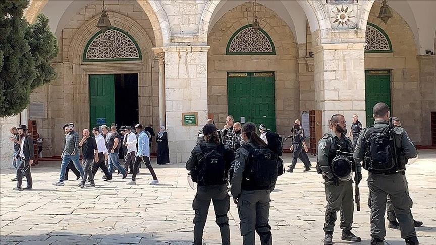 Scores of Israelis storm Al-Aqsa complex in Jerusalem