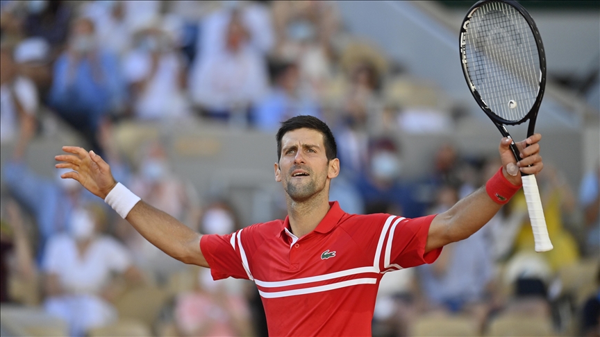 Novak Djokovic advances to third round in Wimbledon