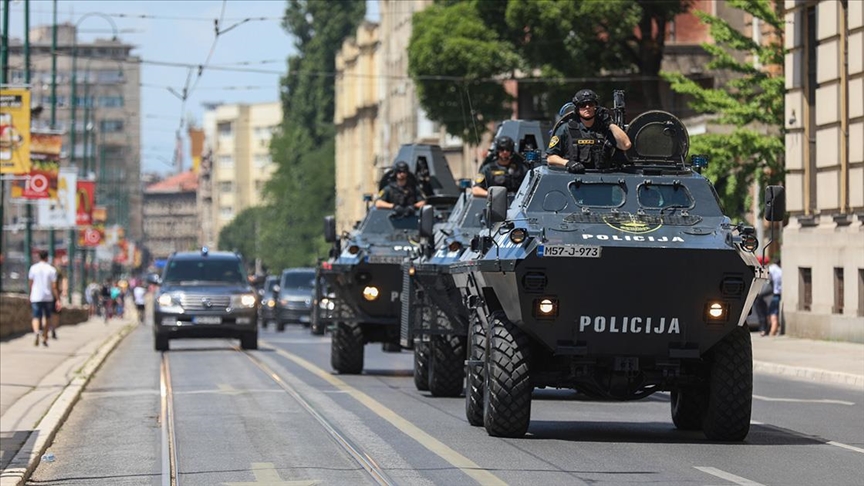 Sarajevo: Svečanim defileom obilježen Dan policije u Federaciji Bosne i Hercegovine
