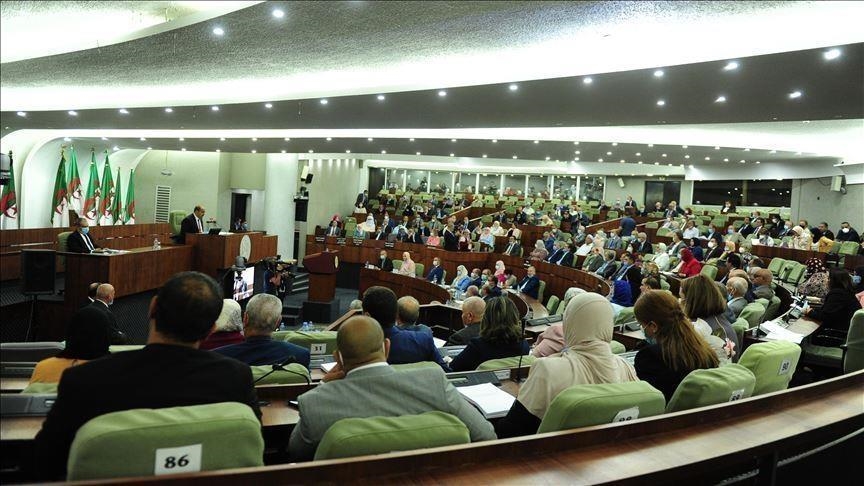حكومة الجزائر.. من توزيع الحقائب إلى تصويت البرلمان (إطار)
