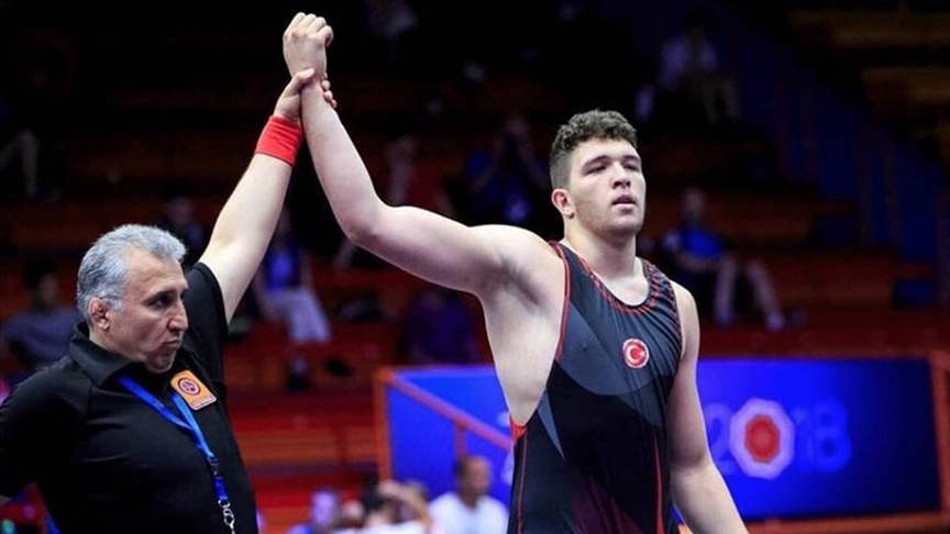 Avrupa Gençler Güreş Şampiyonası'nda Muhammed Hamza Bakır finale yükseldi